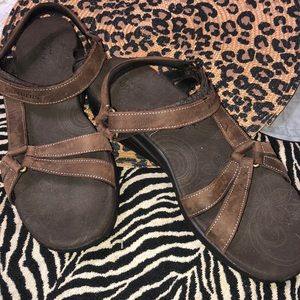 Skechers - good condition. Size 9.